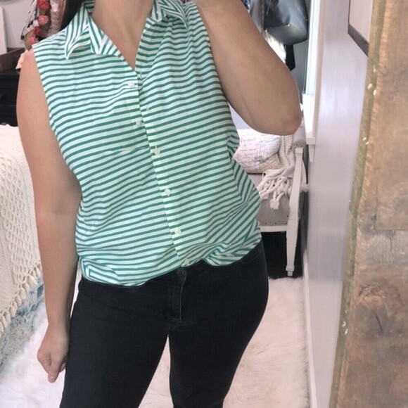 Chico’s no iron size 1 green striped cotton top - Picture 4 of 6
